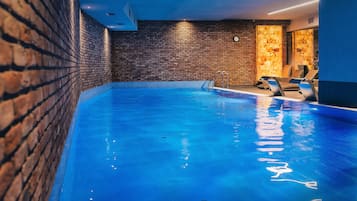 Indoor pool, pool loungers