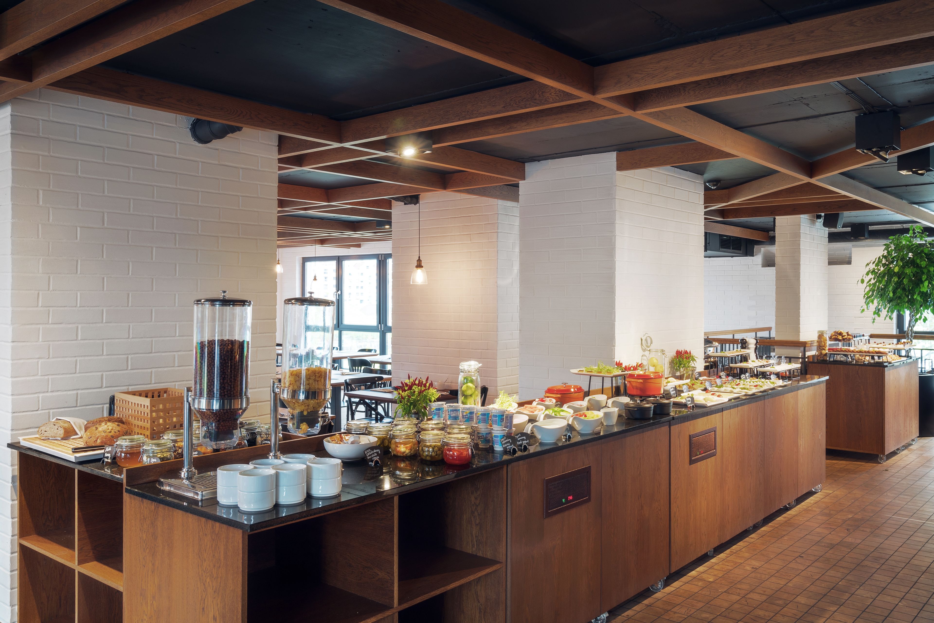 daily buffet breakfast (pln 100 per person)