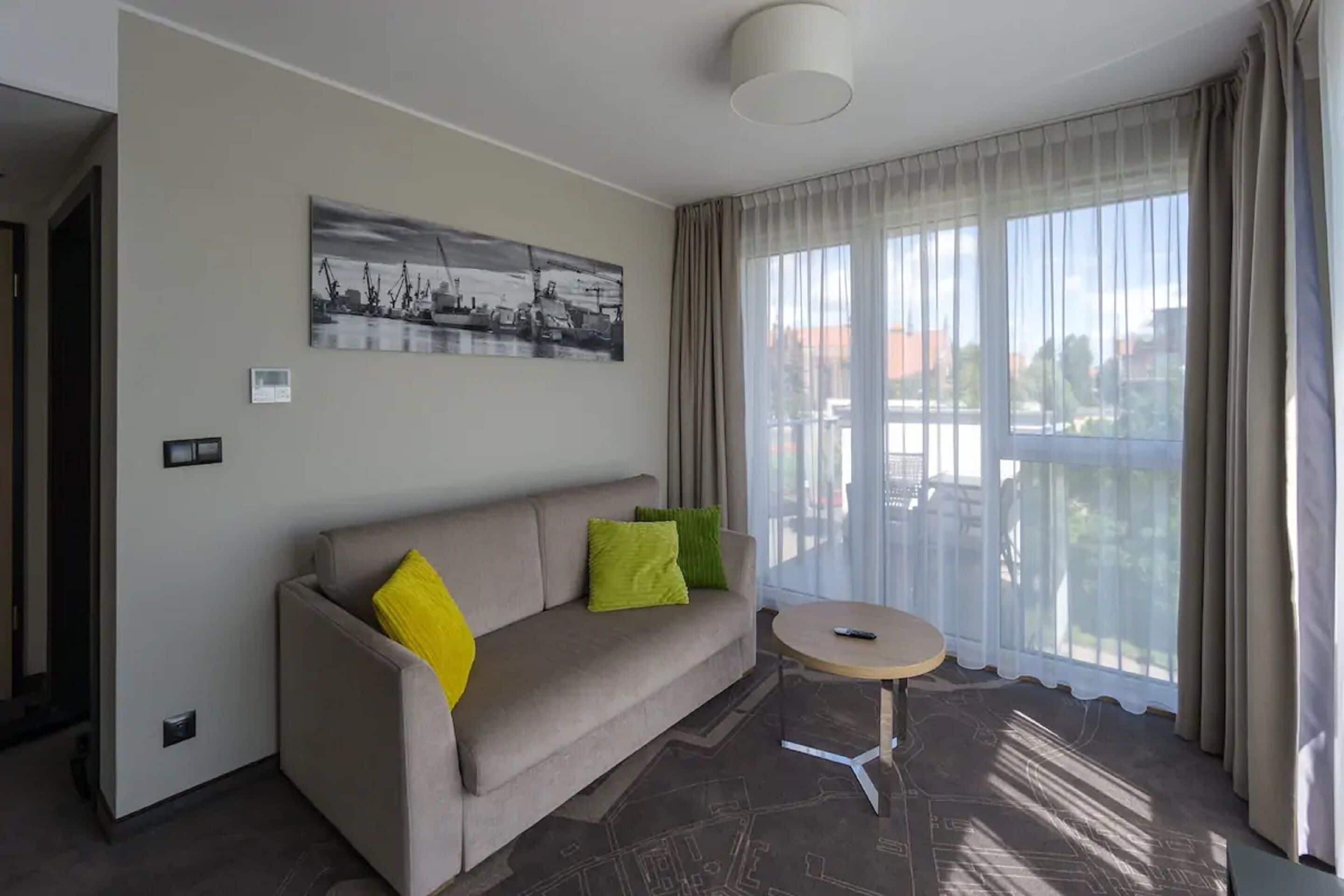 Junior Studio | Minibar, in-room safe, desk, blackout drapes