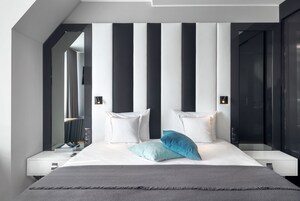 Apartment, 1 Bedroom, Terrace | Bar mini, peti besi dalam bilik, meja, langsir/tirai gelap terus 