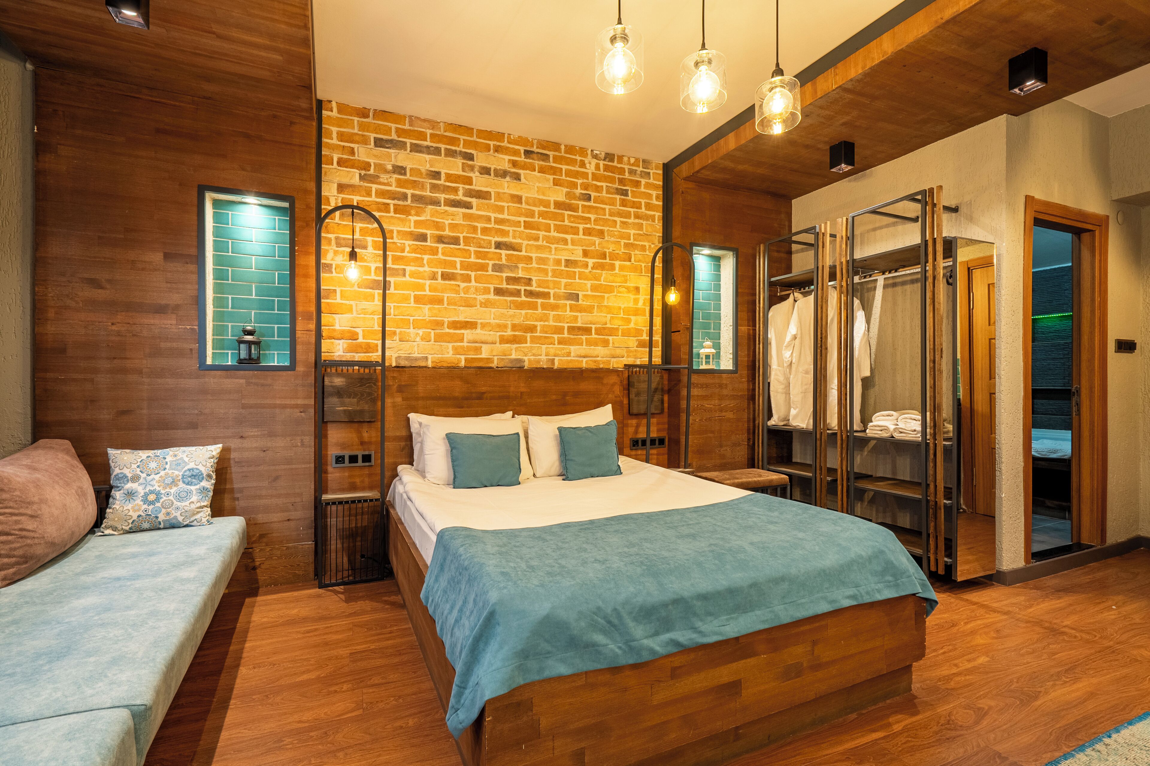 Executive Suite, Jetted Tub | In-room safe, desk, soundproofing, iron/ironing board