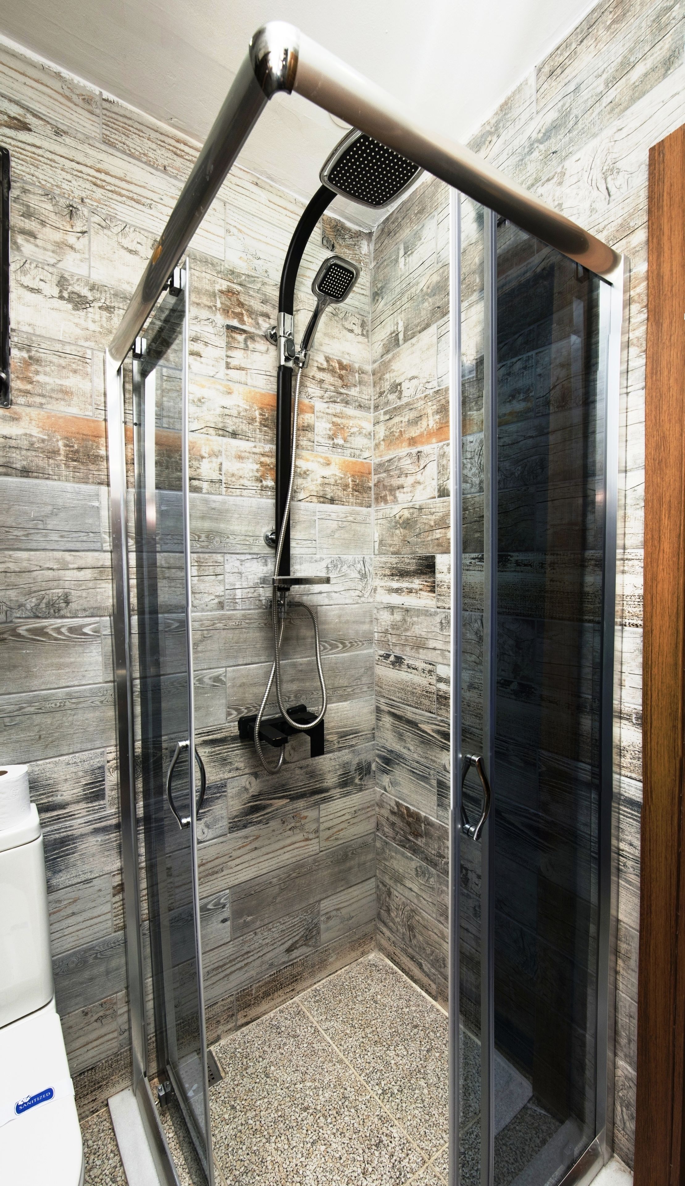 Suite, Balcony | Bathroom | Free toiletries, towels