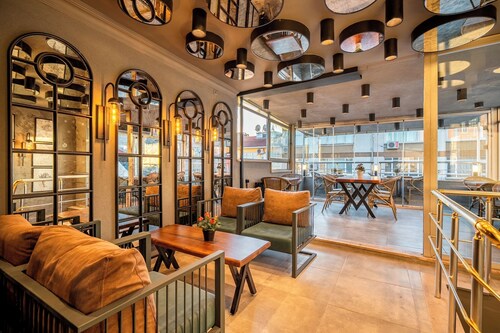 Cube Suites