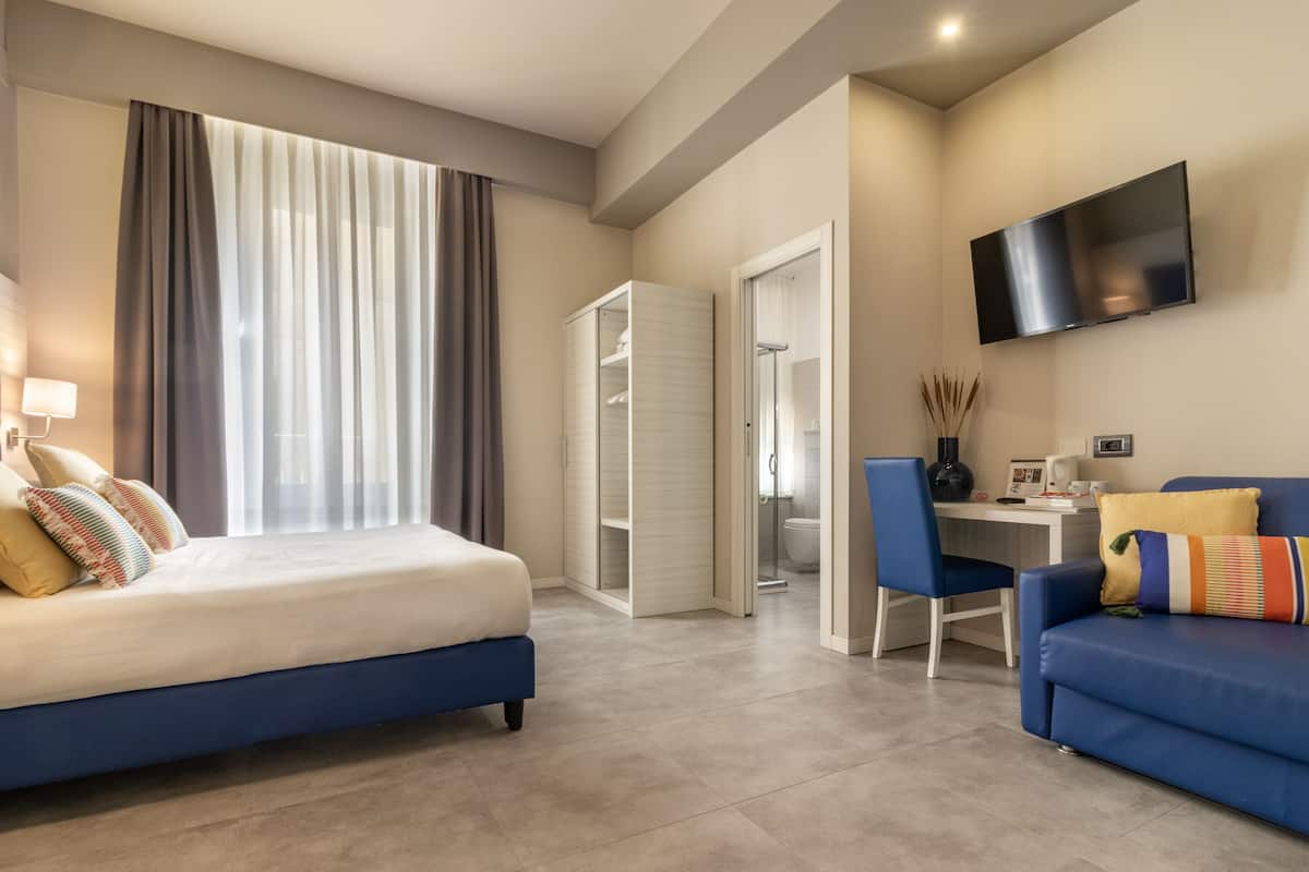 Kamar Double atau Twin Deluks, ensuite, pemandangan kota | Seprai premium, selimut bulu angsa, minibar, dan brankas