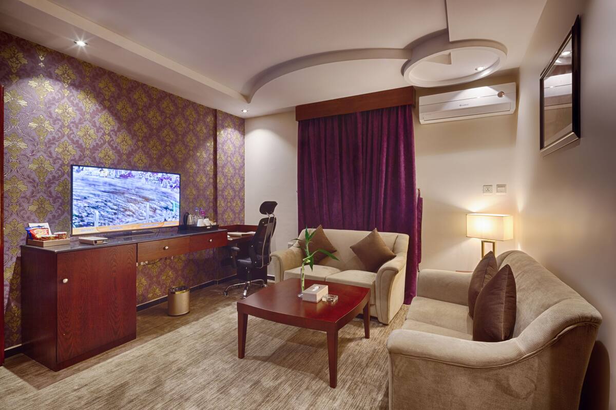 Hochwertige Bettwaren, Minibar, Zimmersafe, Schreibtisch