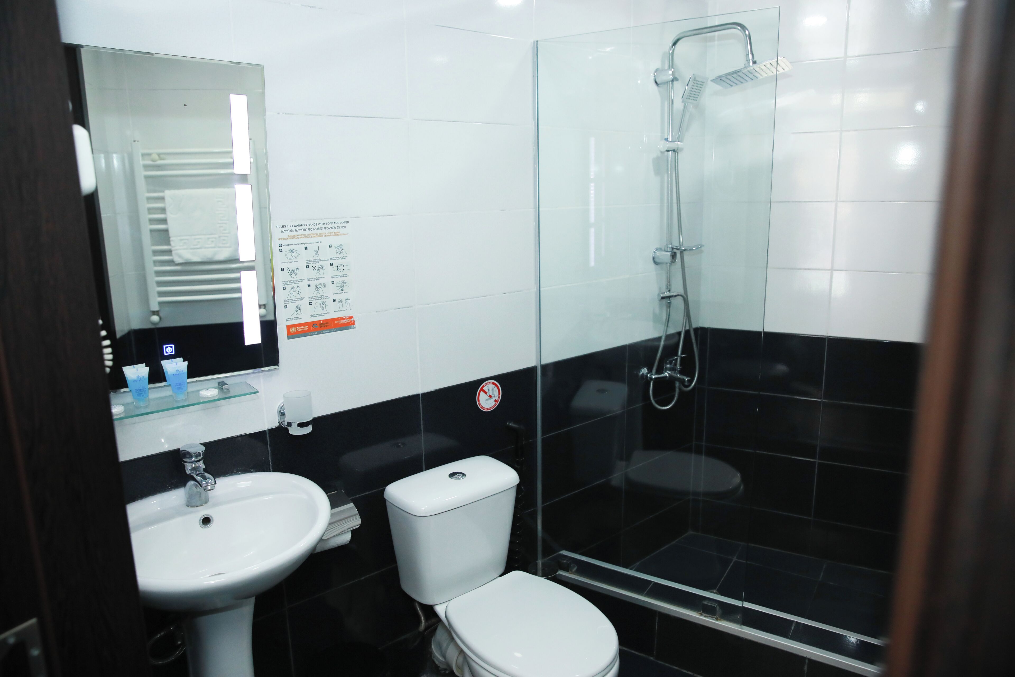 standard room, 1 king bed | 1 bedroom, premium bedding, in-room safe, soundproofing