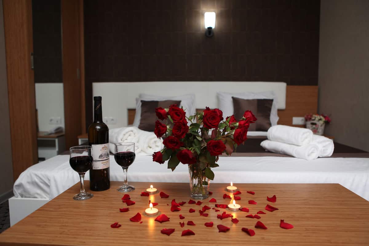 Deluxe Room, Balcony | Premium bedding, in-room safe, soundproofing, iron/ironing board