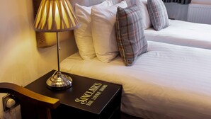 A hotel room with a bed, a lamp, and a sign indicating the room type. - Sinclair's Bar, Lounge & Rooms (Southport)