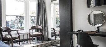 Sinclair's Bar, Lounge & Rooms