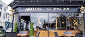 Sinclair's Bar, Lounge & Rooms