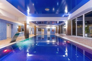 Una piscina techada