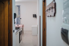 Standard Apartment, 1 Bedroom | Dapur peribadi | Peti sejuk/penyejuk beku saiz penuh, dapur