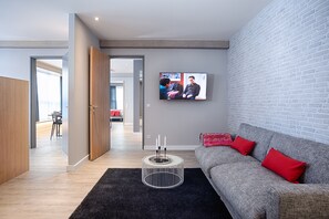 40-Zoll-Flachbildfernseher mit Satellitenempfang, Fernseher