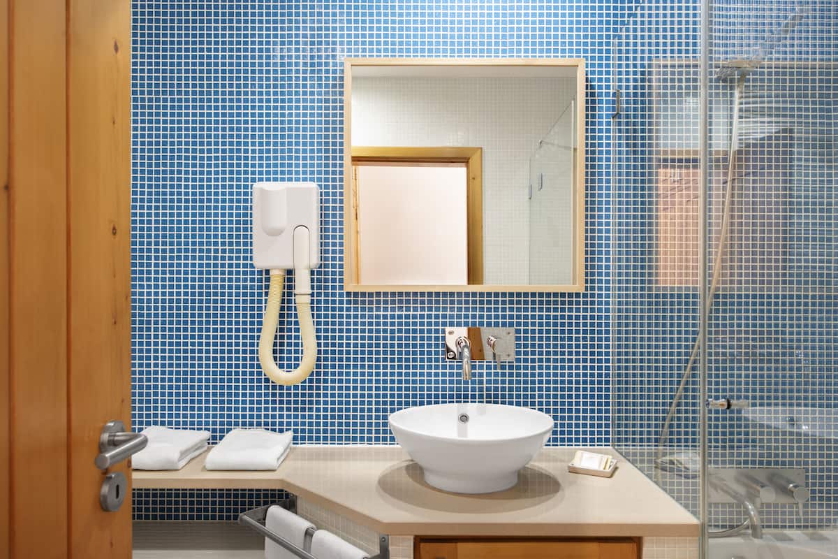 apartment, 1 bedroom, kitchenette | bathroom | free toiletries, hair dryer, bidet