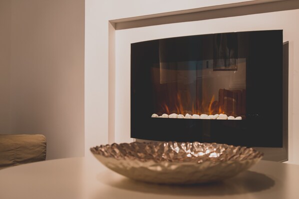 Smart TV, chimenea, reproductor de DVD