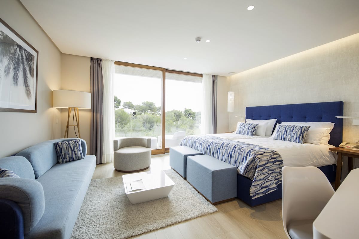 Deluxe Double Room | 1 bedroom, in-room safe, free cots/infant beds, free WiFi