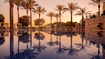 3 udendørs pools, parasoller, liggestole