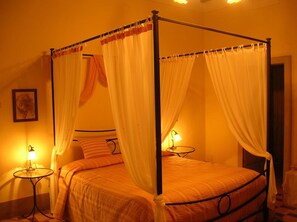 Frette Italian sheets, premium bedding, individually decorated - Villa Mustafà (Montefalco)