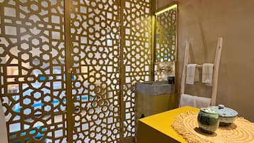 Double Room, Bathtub (Perle) | Bathroom | Free toiletries, hair dryer, bathrobes, towels