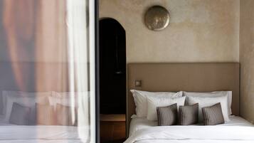 Chambre Double, cheminée, rez-de-chaussée (Camel) | Literie de qualité supérieure, coffres-forts dans les chambres