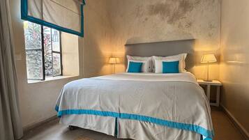 Double Room, Bathtub (Perle) | Premium bedding, in-room safe, soundproofing, iron/ironing board