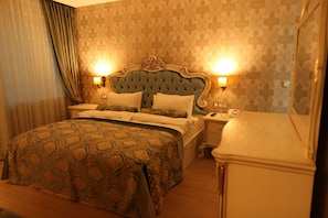 Suite | 1 bedroom, minibar, in-room safe, desk
