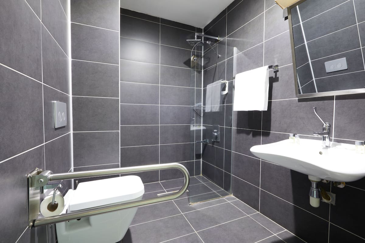 superior double room | bathroom | shower, rainfall showerhead, free toiletries, hair dryer