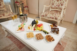 Suite | In-room dining