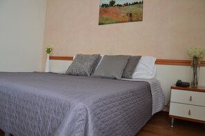 Minibar, coffres-forts dans les chambres, Wi-Fi gratuit, draps fournis