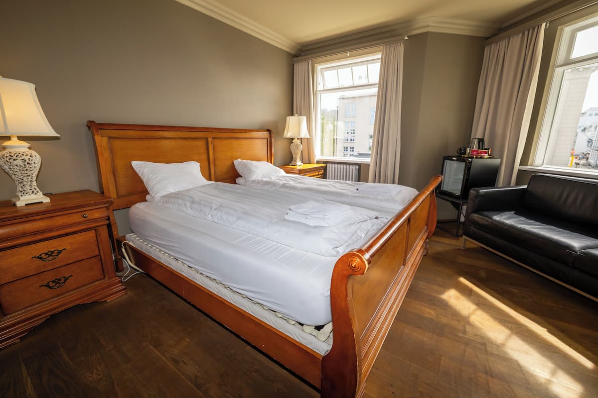 Deluxe Room | Individually decorated, individually furnished, free WiFi, bed sheets