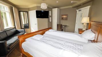 Deluxe Room | Individually decorated, individually furnished, free WiFi, bed sheets