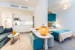 Family Room | 1 bedroom, in-room safe, blackout curtains, soundproofing - Debambú Larios (Málaga)