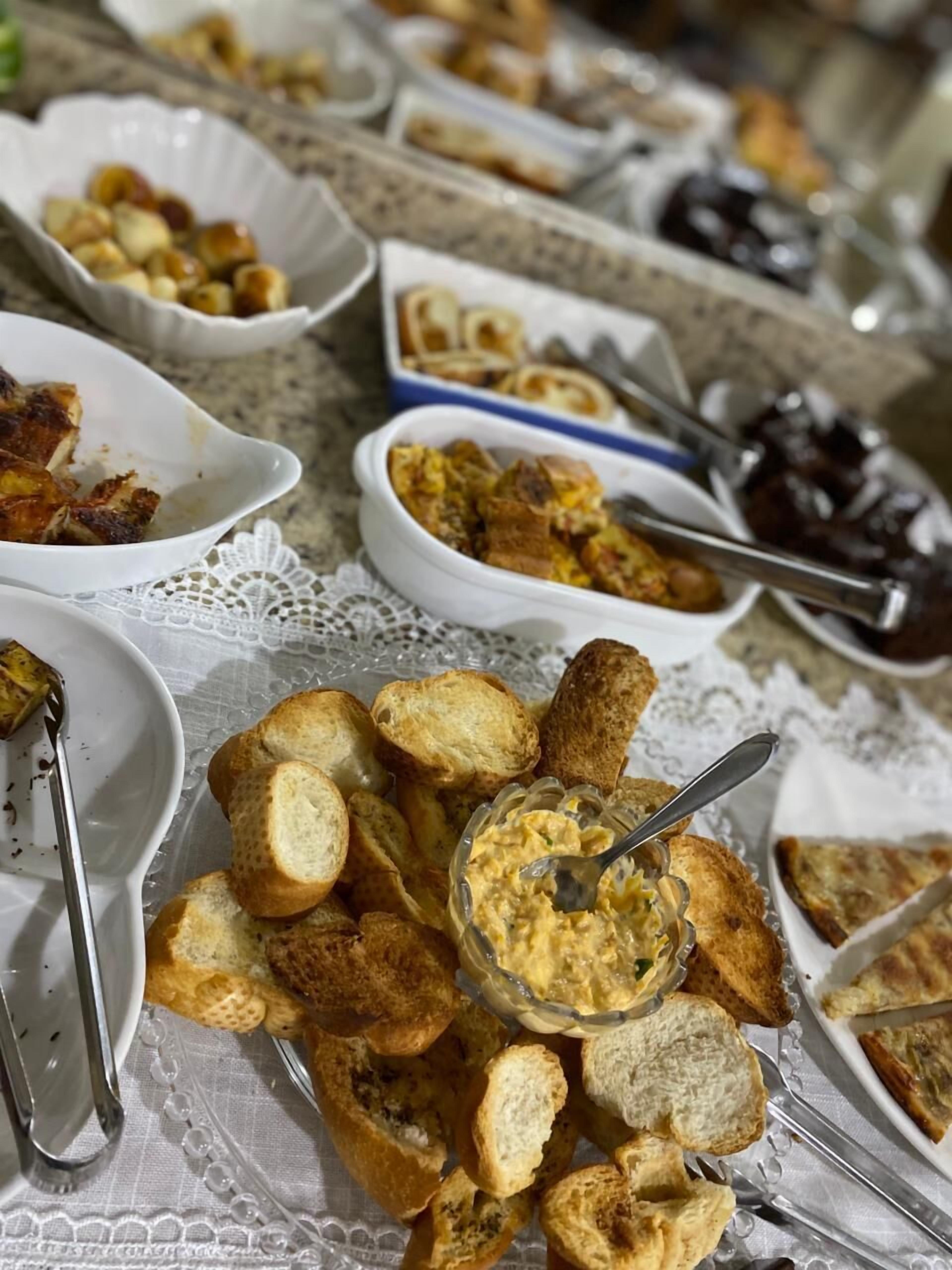 Café da manhã com buffet grátis todos os dias