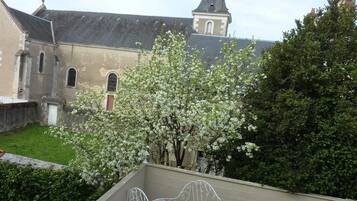 Premier Suite, 2 Bedrooms, Kitchenette, Courtyard View | View from room