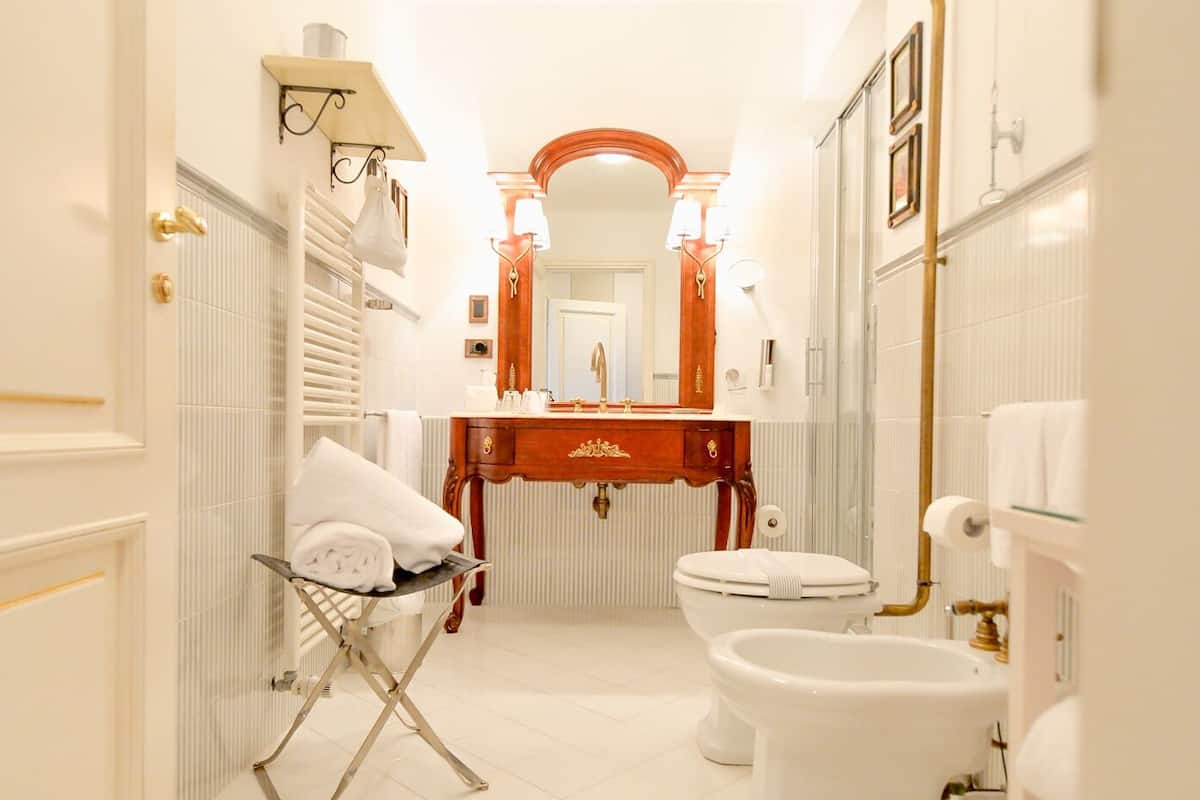 suite | bathroom | shower, free toiletries, hair dryer, bathrobes