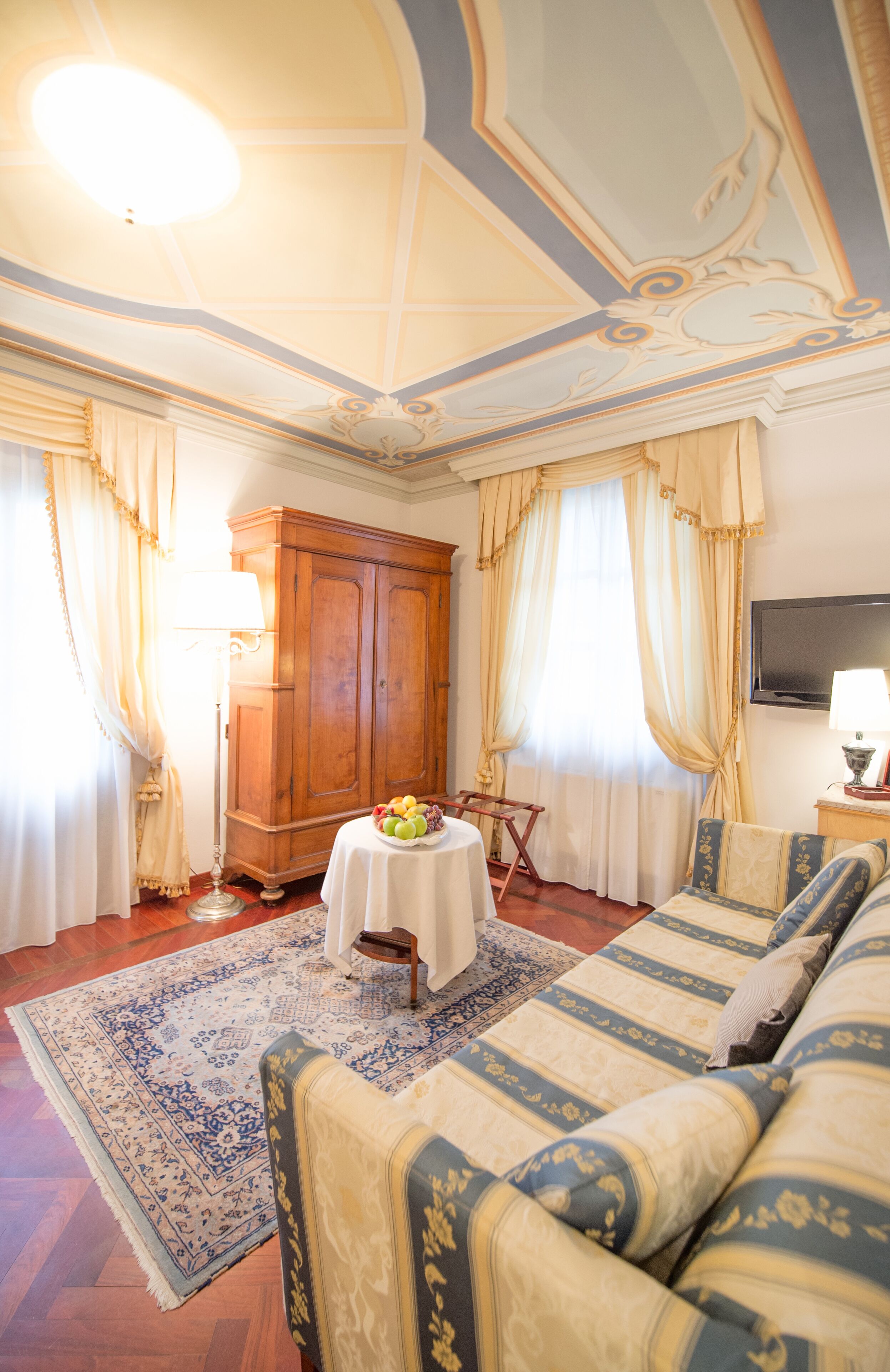 deluxe double room | 1 bedroom, minibar, in-room safe, blackout curtains