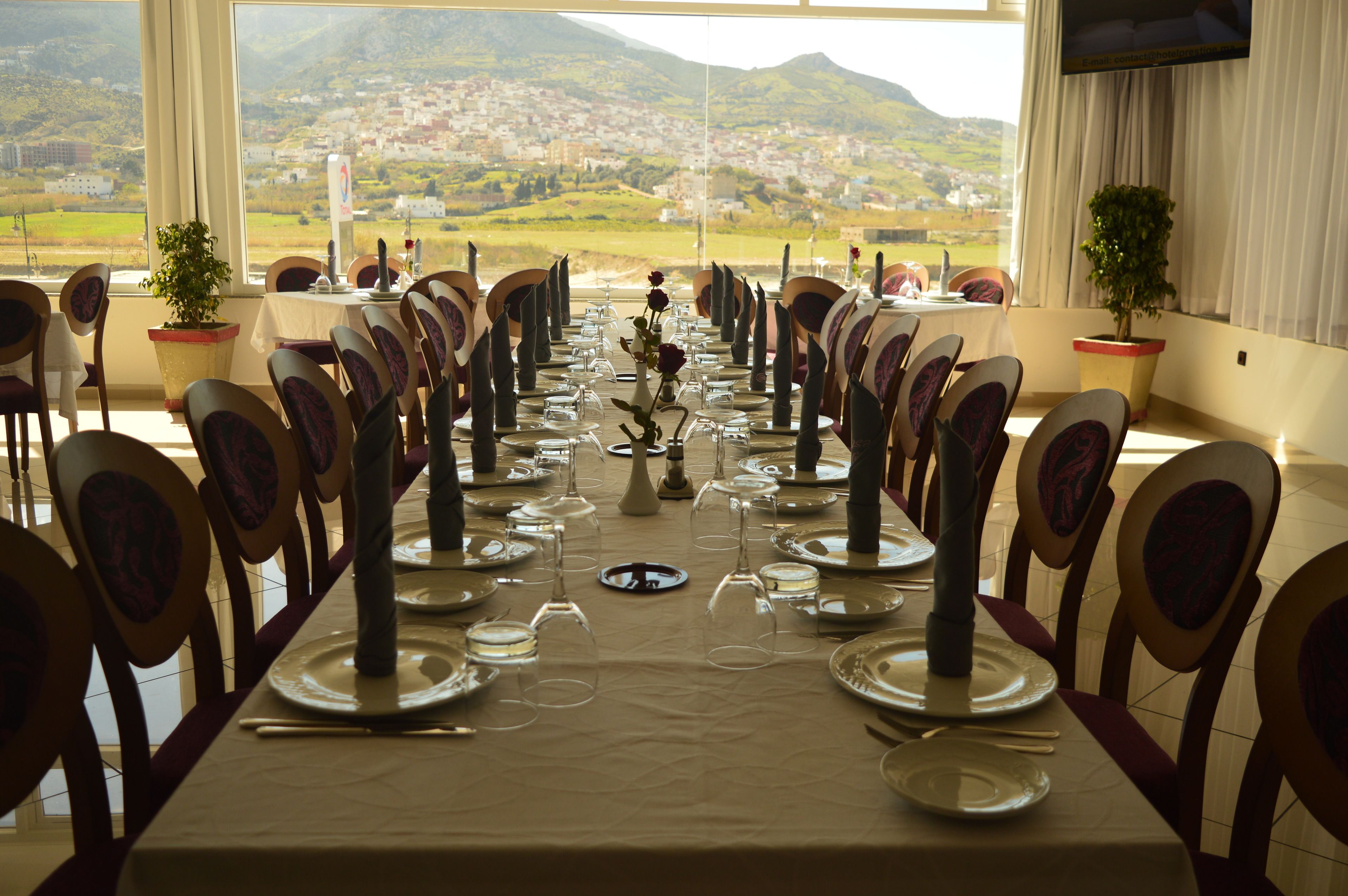 2 restaurants, lunch, dinner served; international cuisine 