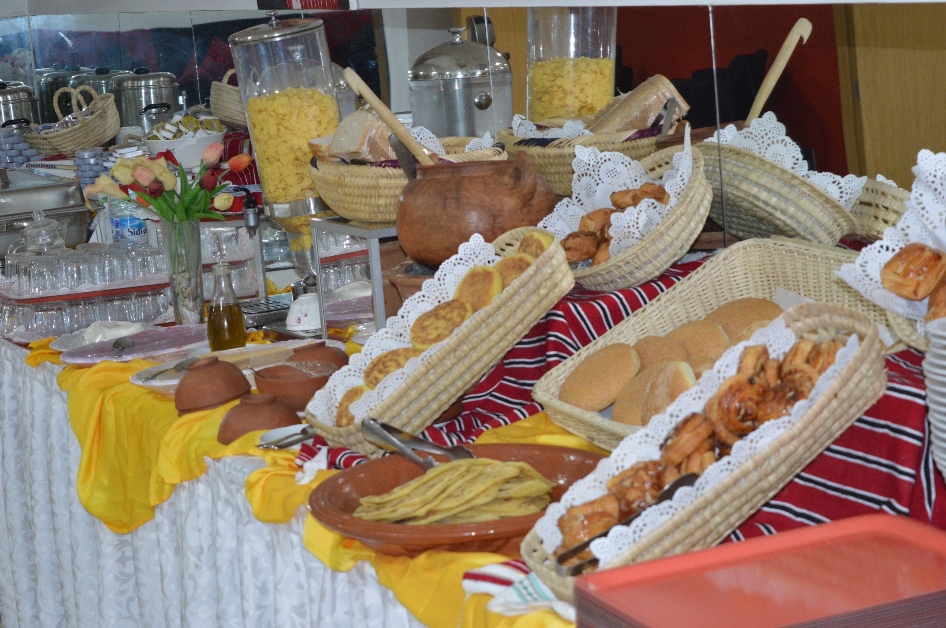 Buffet déjeuner gratuit tous les jours