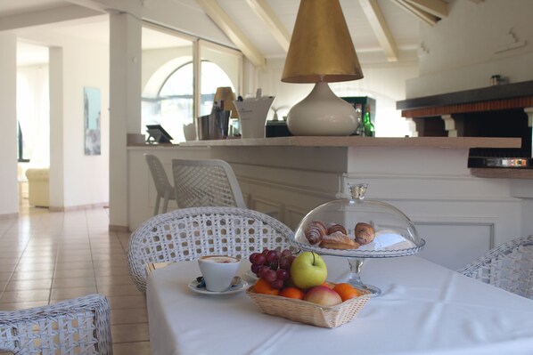 Dagelijks continentaal ontbijt inbegrepen