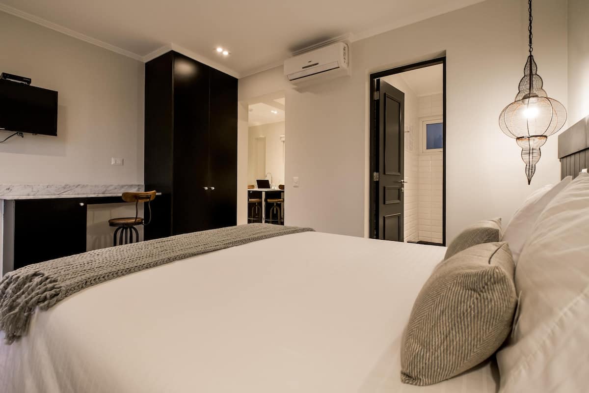 1 bedroom, down duvets, pillow-top beds, in-room safe