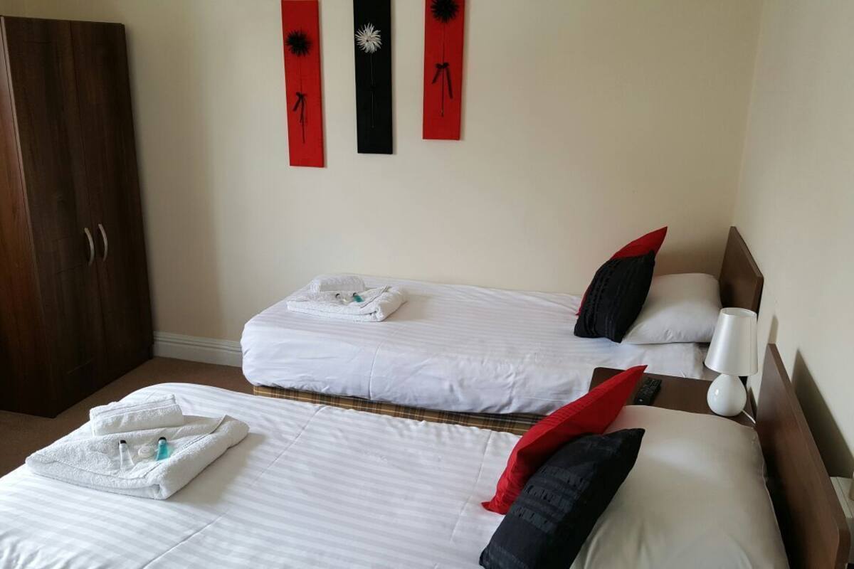 1 bedroom, desk, iron/ironing board, cribs (free)