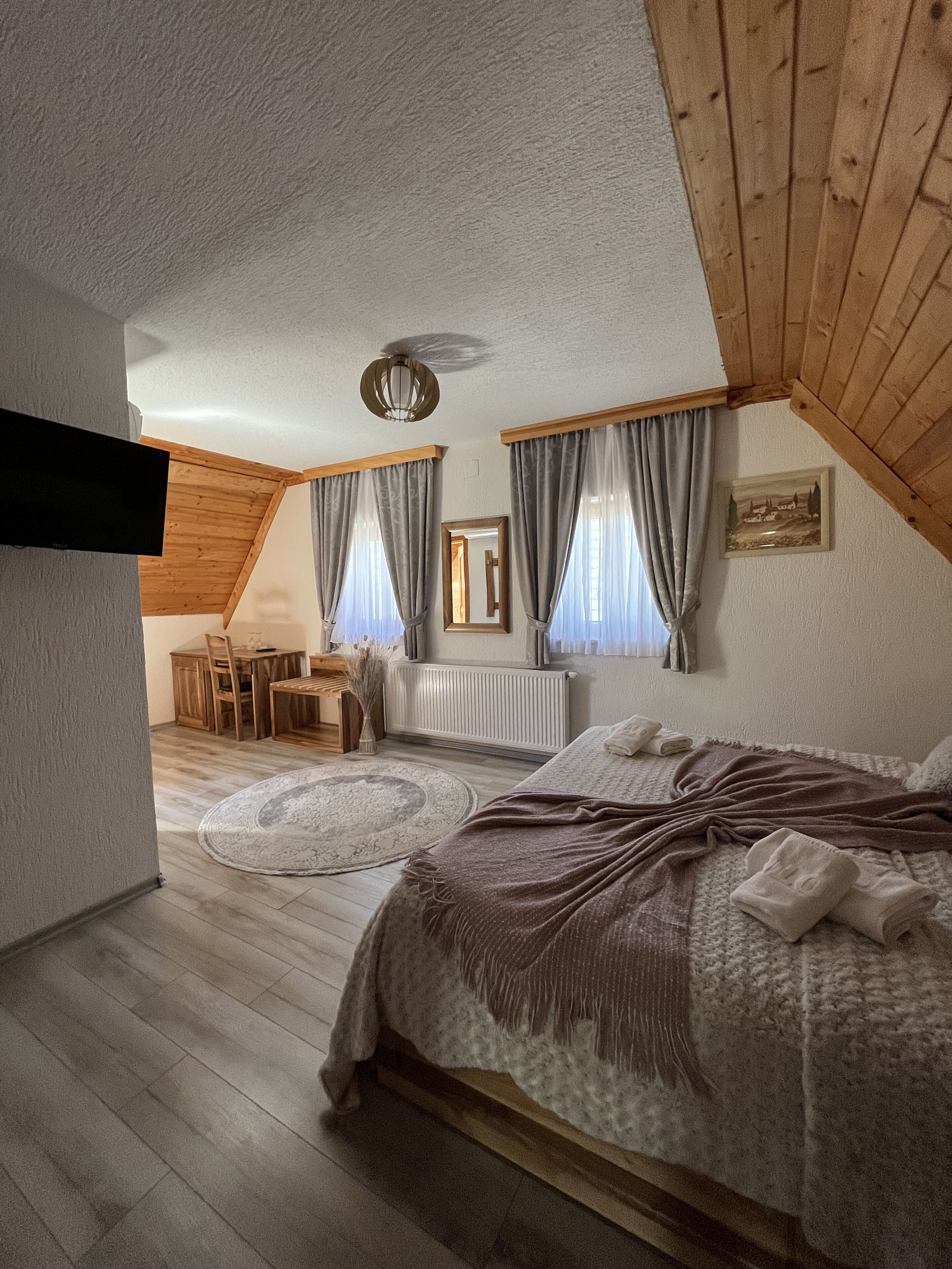 Habitación doble Deluxe | Ropa de cama de alta calidad y caja de seguridad en la habitación 