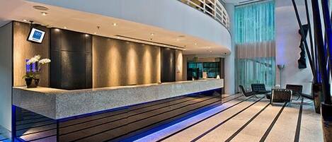 Kios check-in/check-out