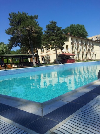 Seasonal outdoor pool. Q Hotel Neptun