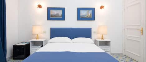 Minibar, escritorio, wifi gratis y ropa de cama