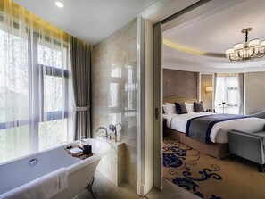 Suite Deluxe, 1 très grand lit, accès au bar-salon | 1 chambre, literie de qualité, minibar, coffre-fort
