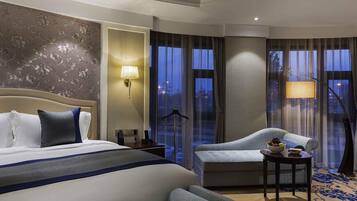 Superior Suite, 1 King Bed, Club lounge access