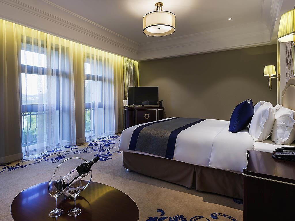 Premium bedding, minibar, in-room safe, desk