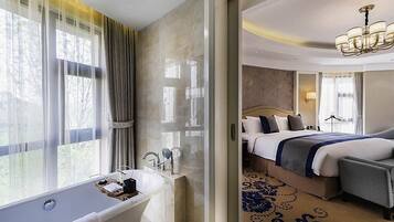Deluxe Suite, 1 King Bed, Club lounge access | 1 bedroom, premium bedding, minibar, in-room safe