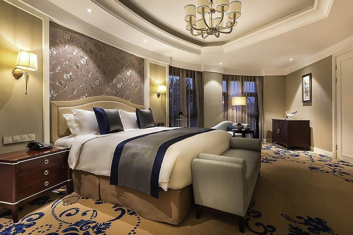 Suite superior, 1 cama King size, con acceso al salón lounge del club | Ropa de cama de alta calidad y minibar